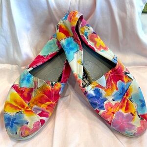 Tropical flowers Toms. Some wear. Still have what it takes. Size 8. Only $7